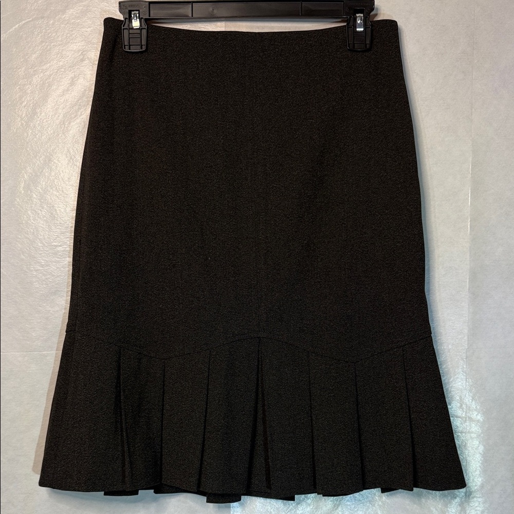 Elegant Black Women's Skirt - Picture 2 of 6